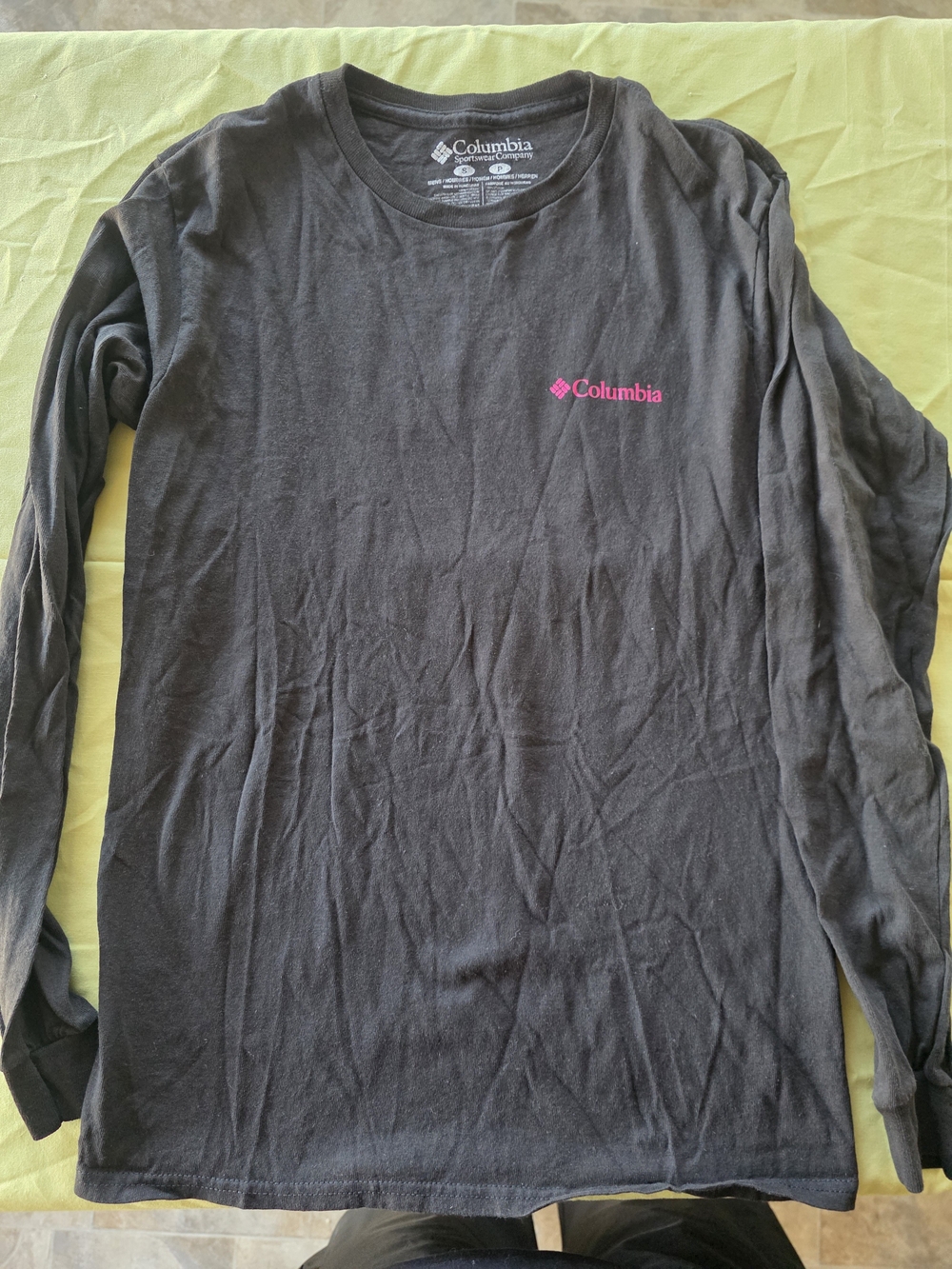 Columbia Men’s Long-Sleeve Logo Long sleeve -Shirt — Black with Pink Accent
